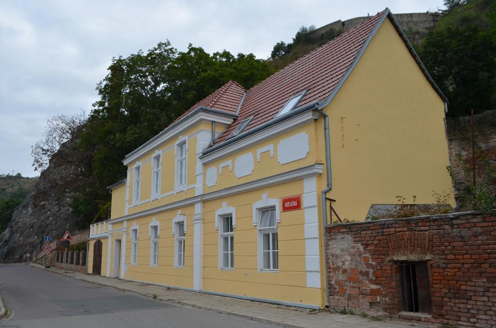 Vinarske Apartmany Зноймо Экстерьер фото